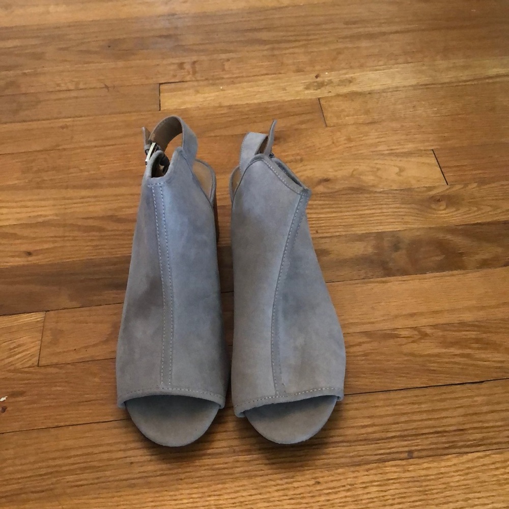 Open toe shoes